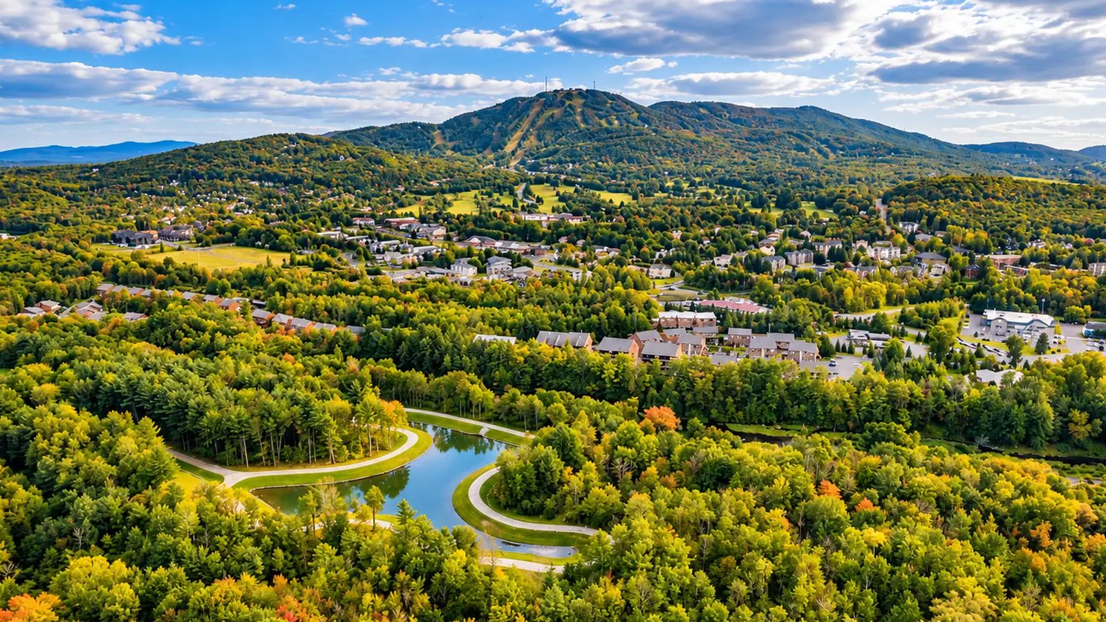 Bromont en images : un coin de la ville (Estrie)