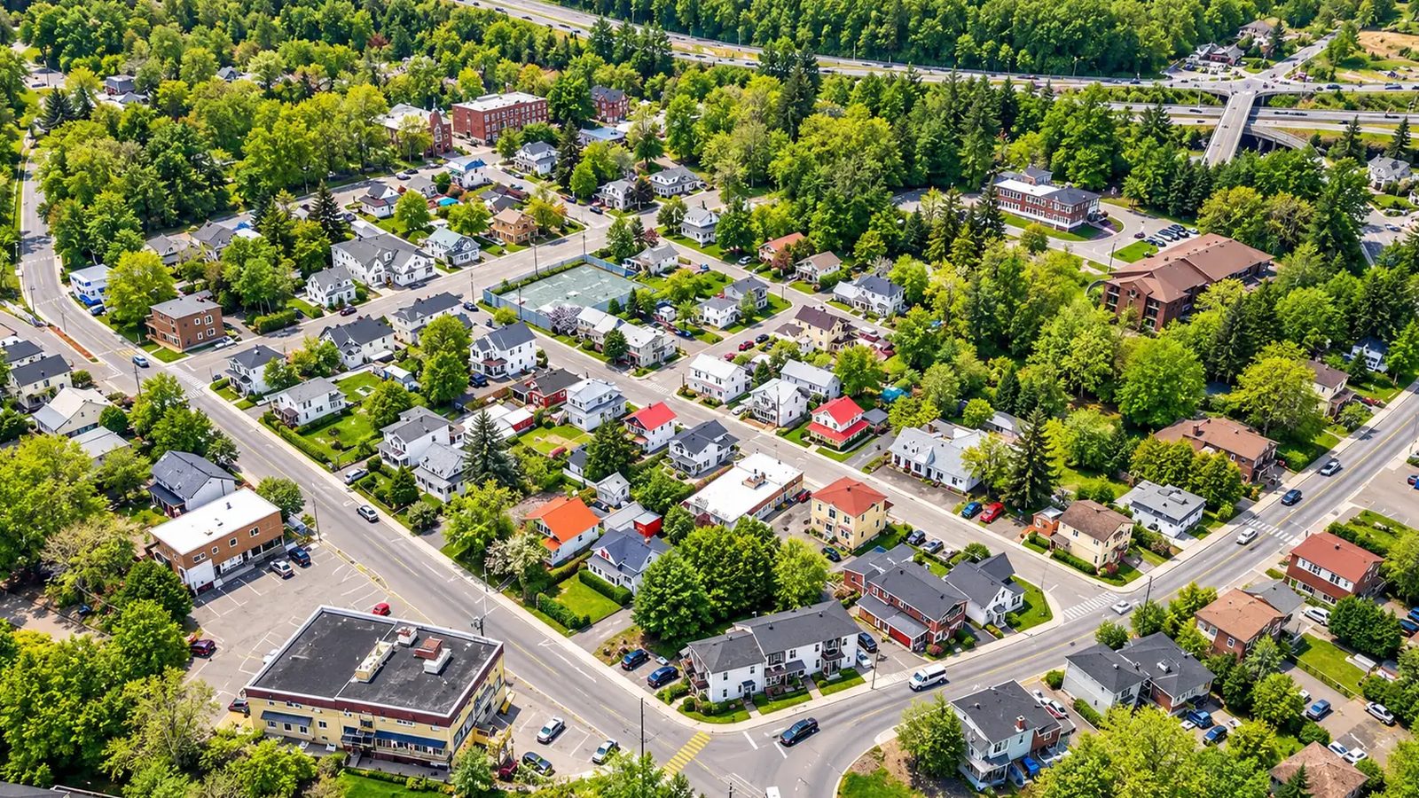 Sainte-Adèle en images : un coin de la ville (Laurentides)